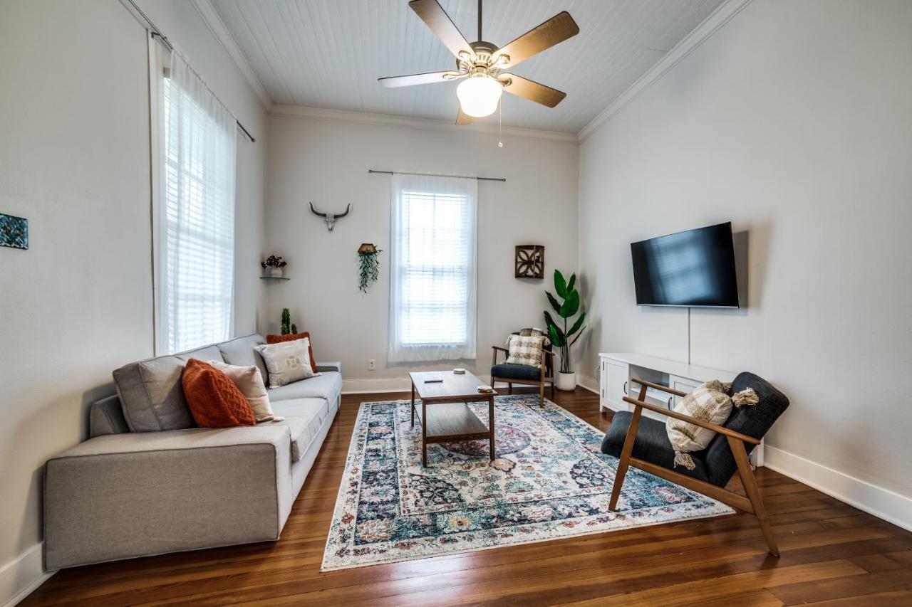 Downtown Historic 2Bdrm, Walk To Riverwalk, Alamo; Beautifully Renovated! San Antonio Exterior photo